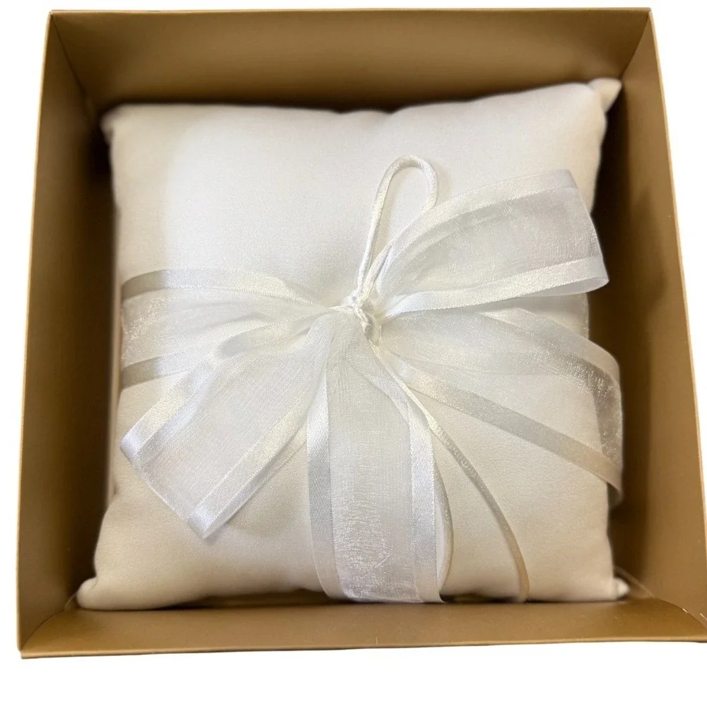 White Ring Bearer Pillow Wedding Beverly Clark‎ Collection